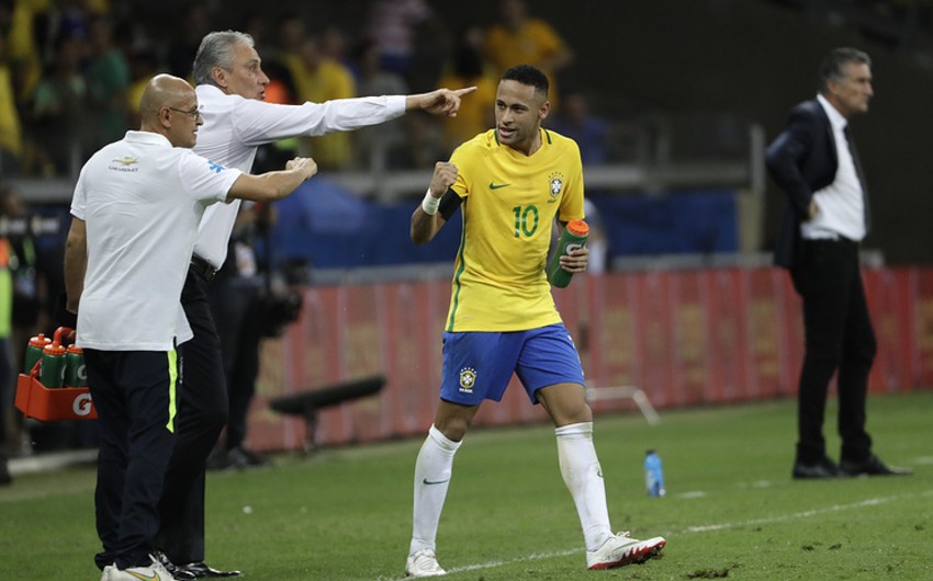 Neymar yığma komandada 50-ci qolunu vuraraq Pele və Ronaldoya çatıb