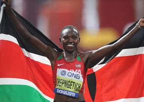 Ruth Chepngetich smashes marathon world record by nearly two minutes in Chicago