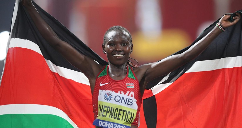 Ruth Chepngetich smashes marathon world record by nearly two minutes in Chicago