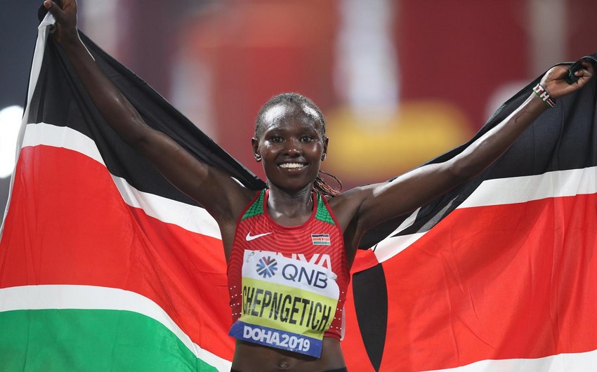 Ruth Chepngetich smashes marathon world record by nearly two minutes in Chicago