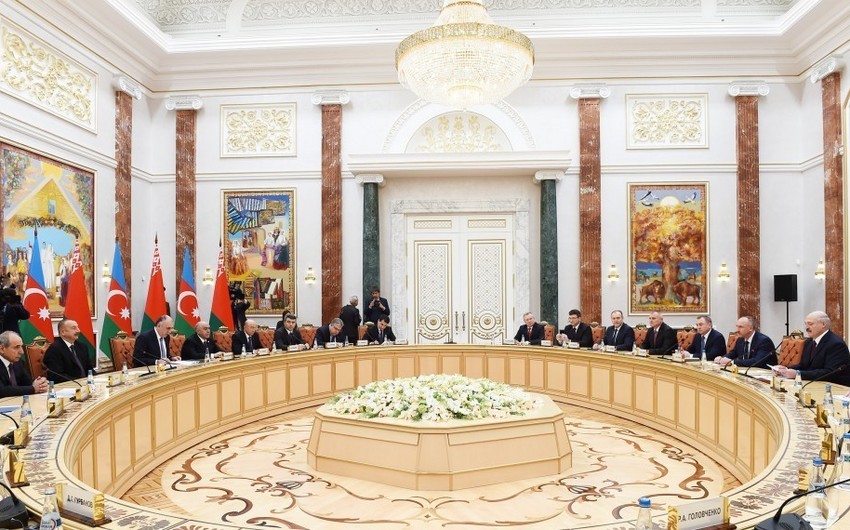 Azerbaijani, Belarus presidents hold expanded meeting