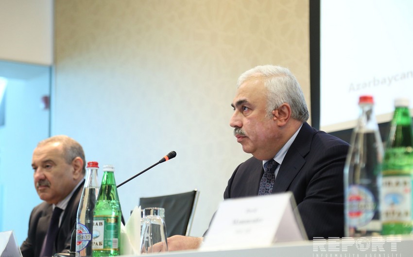 ​В Баку обсуждается государственная поддержка развития промышленности