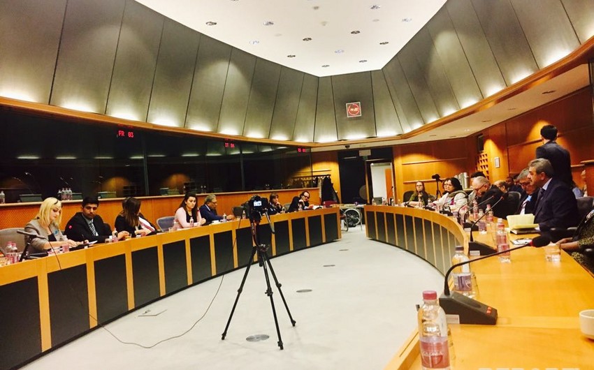 В Европарламенте прошла виртуальная фотовыставка и конференция на тему Монолог женщин в зонах конфликтов