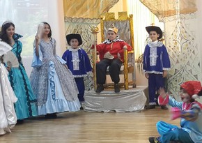 Baku pupils stage Shakespeare's King Lear in English - PHOTOS