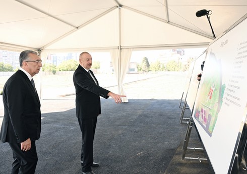 Президент Ильхам Алиев ознакомился с ходом работ в новом парке около станции метро "Гянджлик" в Баку