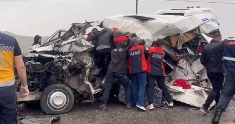Türkiyədə yol qəzası olub, 4 nəfər ölüb, çoxlu sayda yaralı var