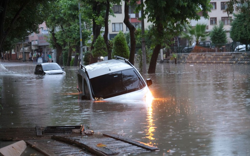 Число погибших при наводнений в Турции увеличилось до 70