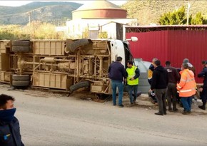 В Турции перевозивший работников АЭС Аккую автобус потерпел аварию, 15 человек ранены