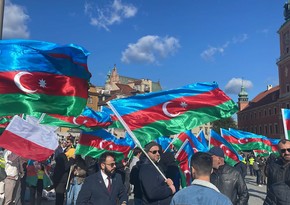 Азербайджанцы протестуют в Варшаве против минного террора Армении