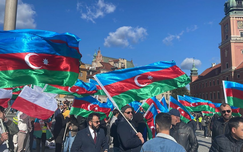 Polşa paytaxtında azərbaycanlıların Sülh Yürüşü keçirilib - YENİLƏNİB