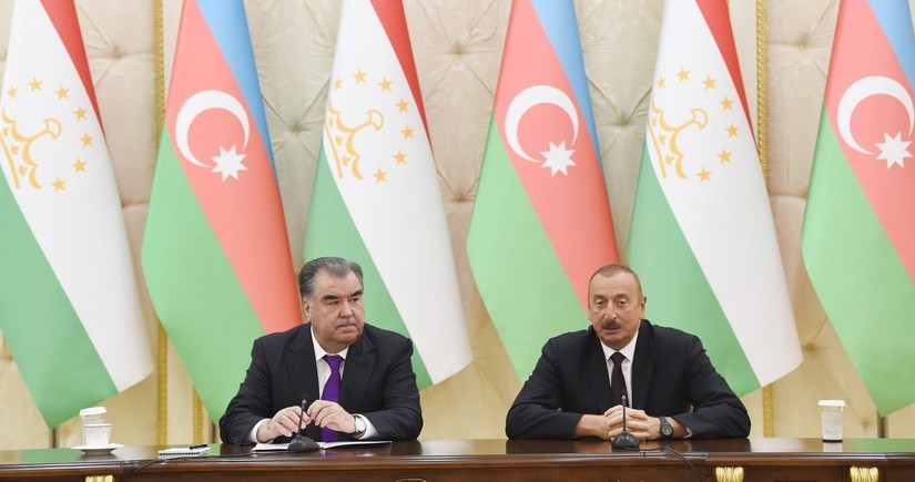  Azərbaycan Prezidenti tacikistanlı həmkarına zəng edib