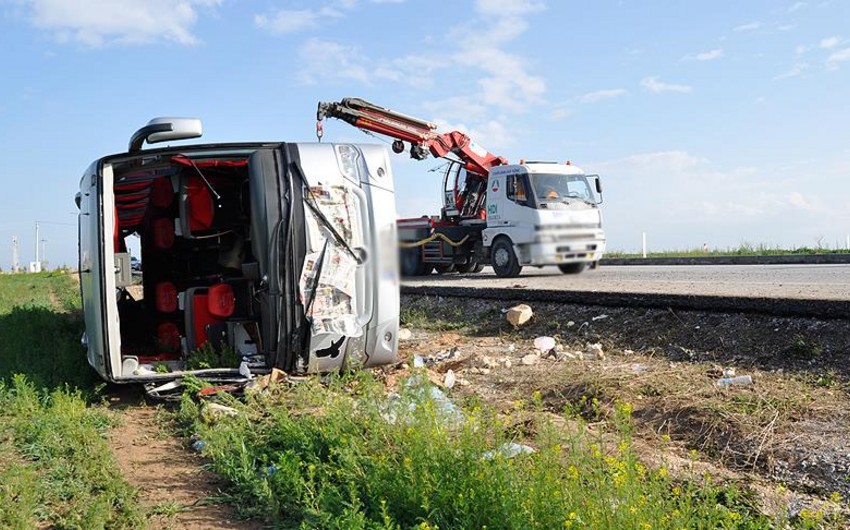 Çanakkale road accident kills 4, injures 27