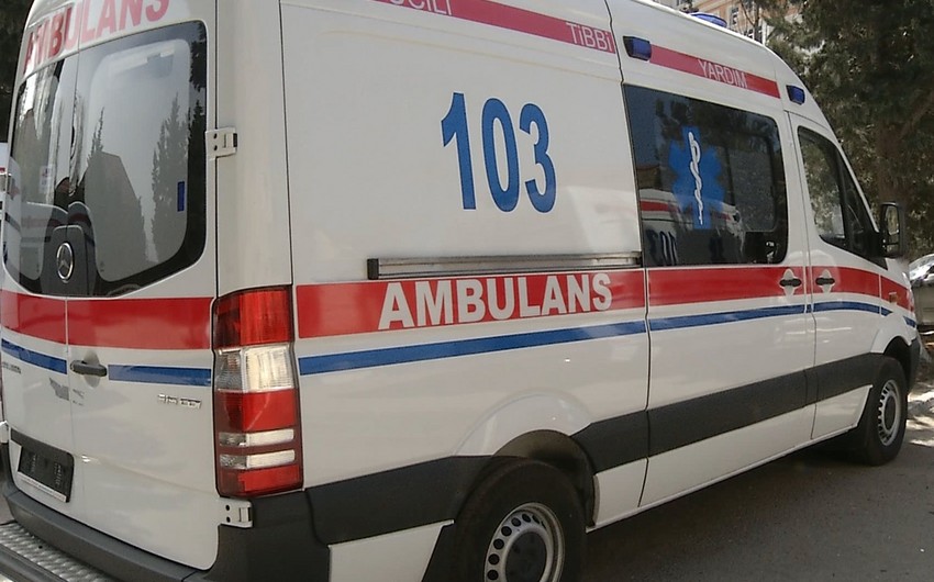 В Баку ребенок умер после падения с 8-го этажа