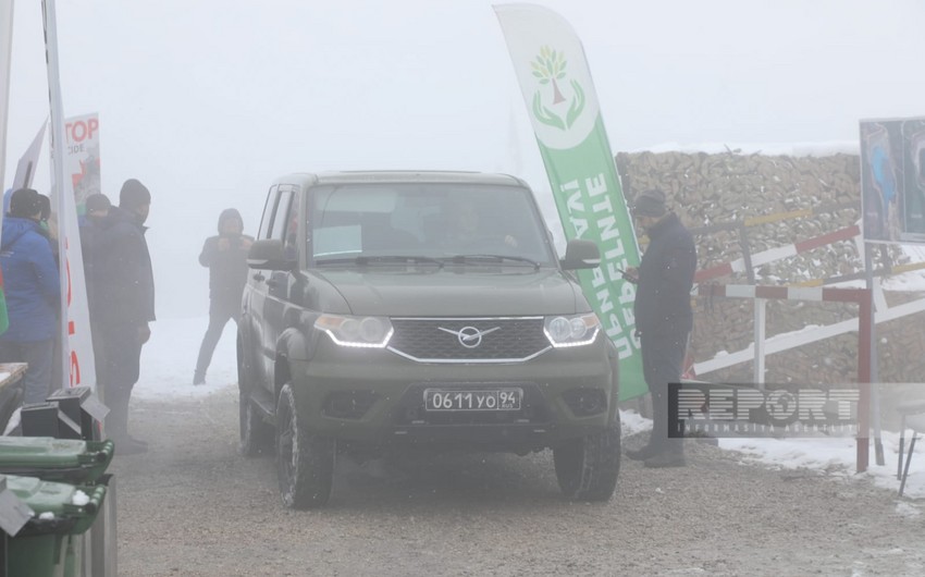 Vehicles of Russian peacekeepers move freely on Khankandi-Lachin road