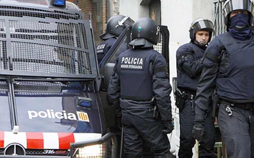 В Каталонии полицейские застрелили мужчину с поясом смертника