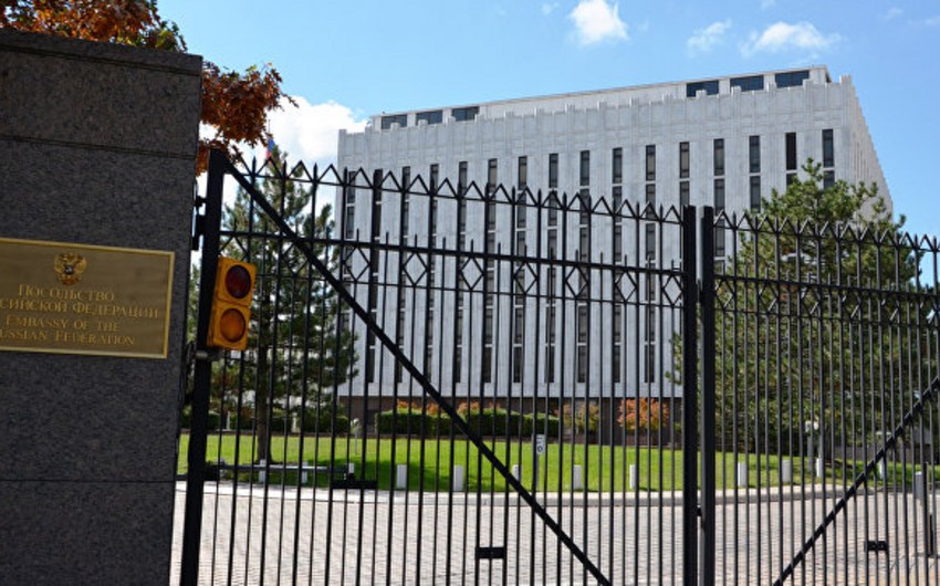 Семьи дипломатов, живущие в торгпредстве РФ в США, переехали в посольство