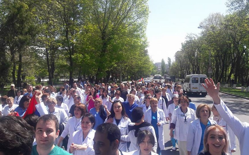 Армянские врачи присоединились к акции протеста в Ереване