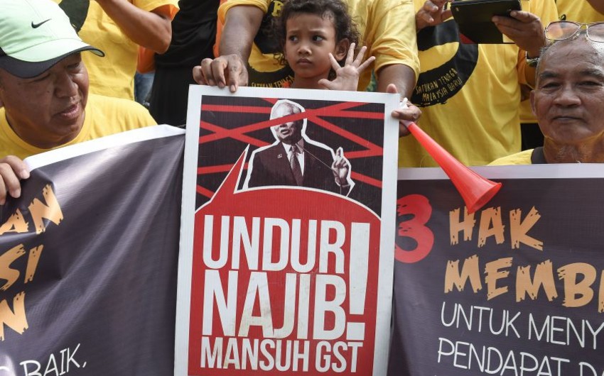 В Малайзии тысячи людей требуют отставки премьера