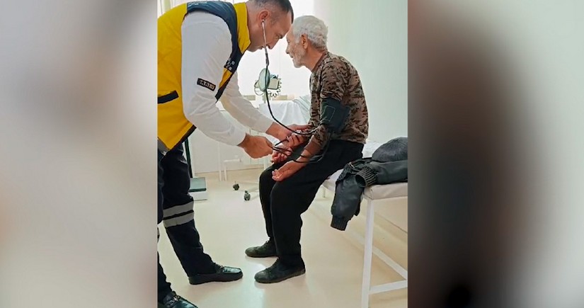 Azerbaijani doctors provide medical assistance to Armenian resident at clinic in Khankandi