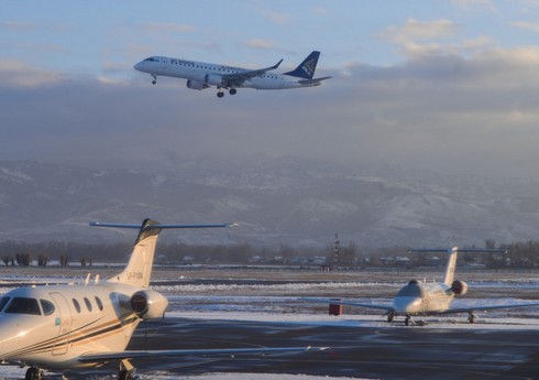 Десятки рейсов на прилет и вылет задерживаются в аэропорту Алматы
