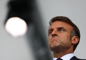 Macron's rating drops to record low