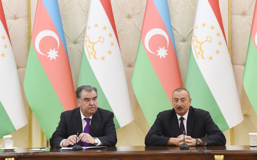 Azerbaijani, Tajik presidents hold phone call
