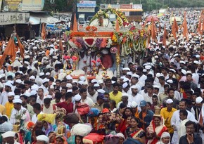 В Индии свыше 100 человек погибли в давке в ходе религиозной процессии