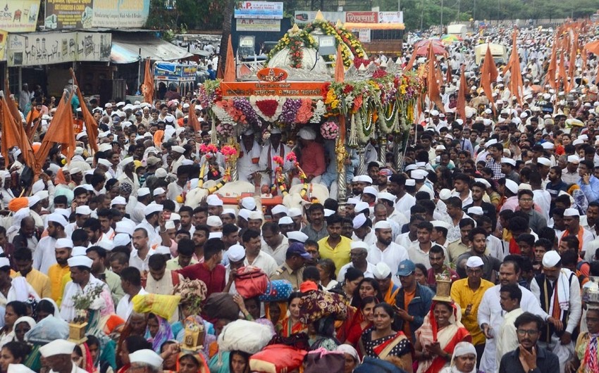 В Индии свыше 100 человек погибли в давке в ходе религиозной процессии