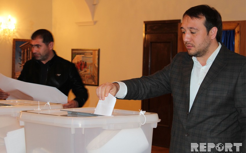 В посольстве Азербайджана в России проходит голосование в связи с референдумом - ФОТО
