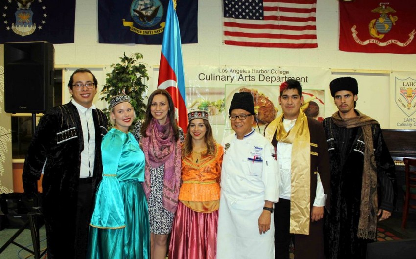 American students present samples of Azerbaijani cuisine in Los Angeles