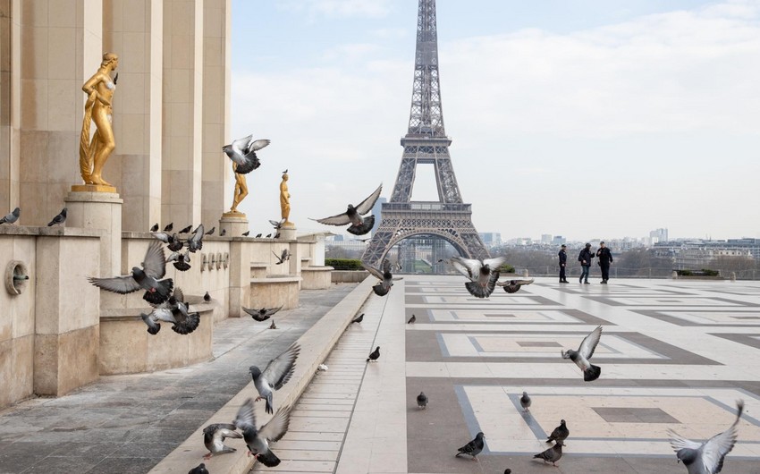 Власти Парижа объявили об ужесточении противоэпидемических мер