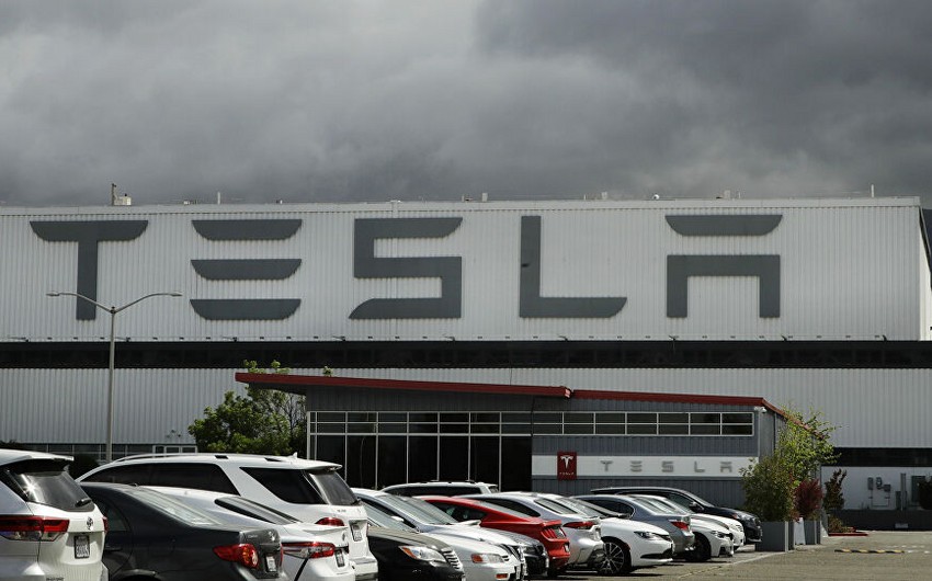 “Tesla” sahibləri nasazlıq səbəbindən avtomobillərinə daxil ola bilməyiblər