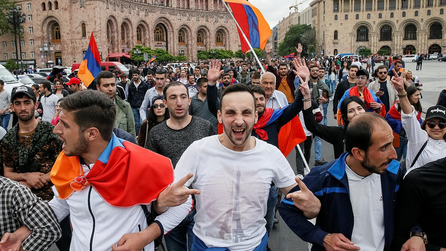 Сколько человек армян. Жители Армении. Армянские люди. Ереван люди. Ереван местные жители.