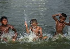 Swimming lessons in Bangladesh made law to stop drownings