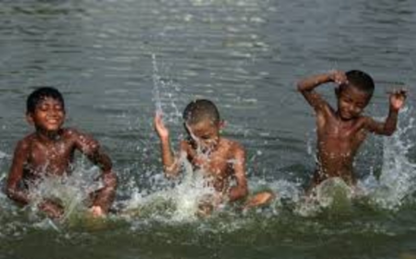 Swimming lessons in Bangladesh made law to stop drownings