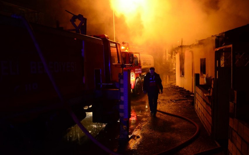 ​В Гяндже в двухэтажном ресторане произошел пожар, посетители эвакуированы