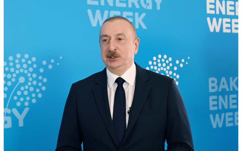 Президент: Азербайджан привлекателен не только для инвестиций в ископаемое топливо, но и в возобновляемые источники энергии
