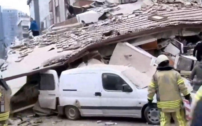 Шестиэтажное здание обрушилось в Стамбуле, есть погибший и раненые - ВИДЕО
