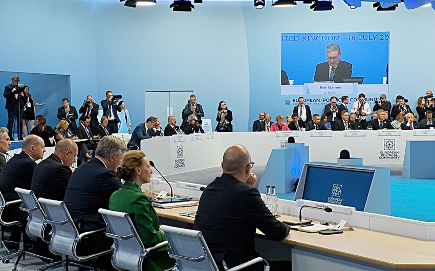 President Ilham Aliyev participates in opening plenary session of 4th summit of European Political Community