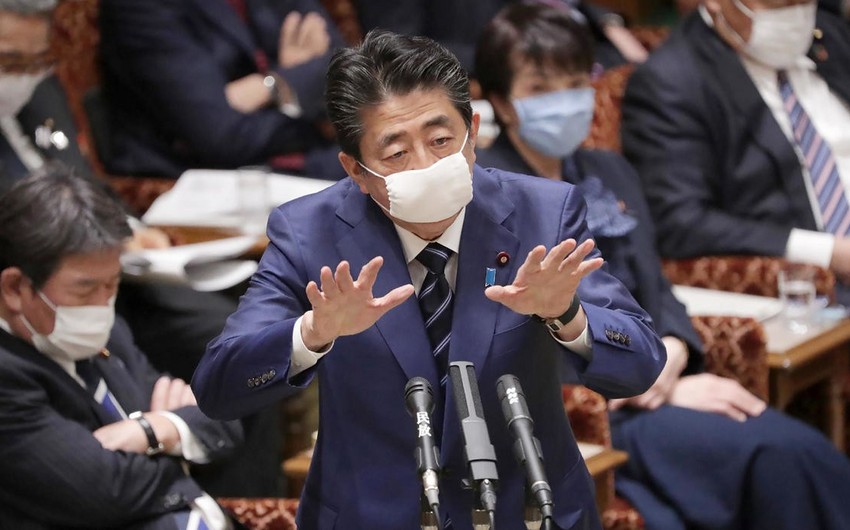 В Японии падает рейтинг правительства Абэ