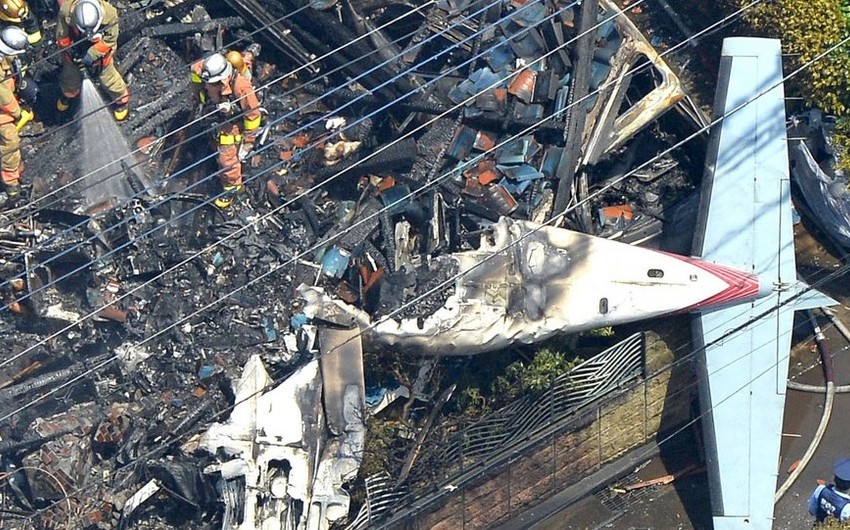 Самолет упал на жилой район Токио: трое погибших