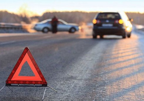 В Ширване автомобиль сбил насмерть сотрудника МЧС