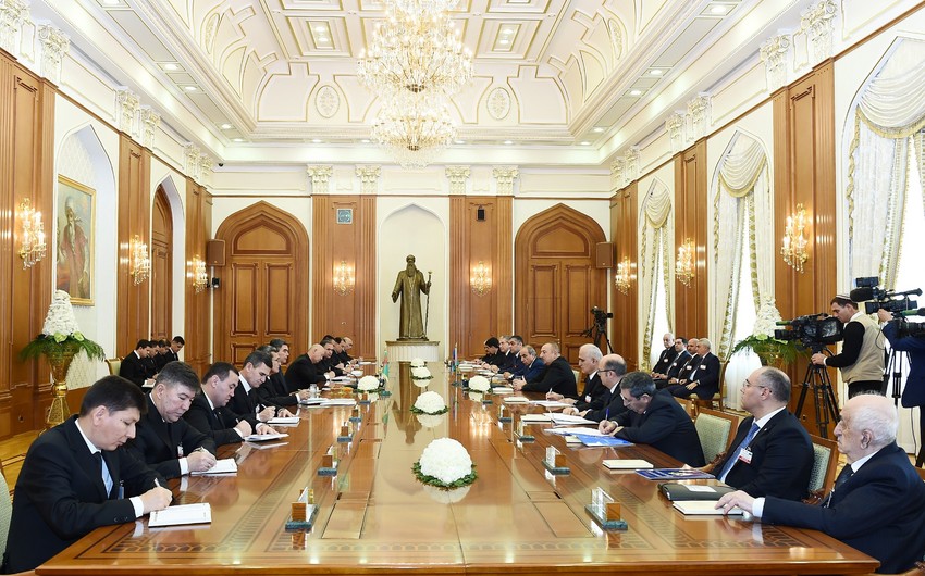 Состоялась встреча президентов Ильхама Алиева и Гурбангулу Бердымухамедова в расширенном составе