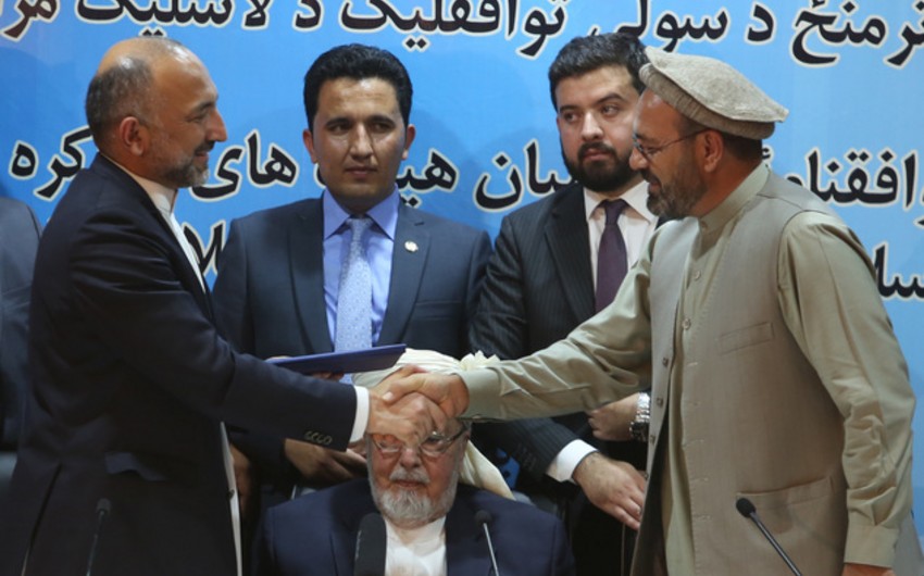 Afghan president signs peace deal with armed opposition