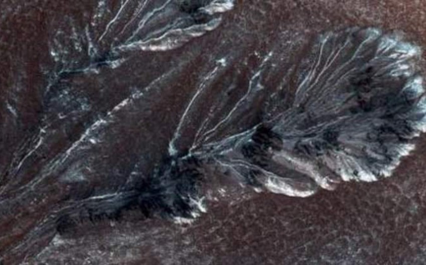 NASA сфотографировало лёд на Марсе