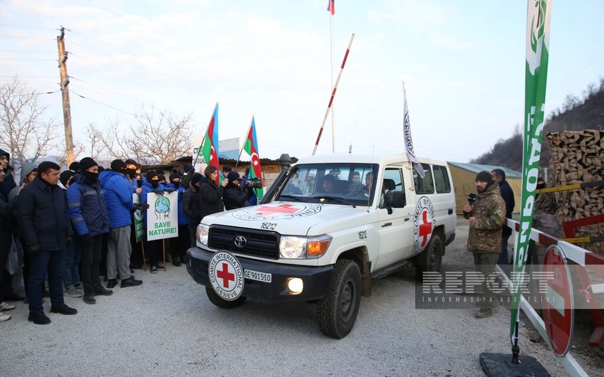 Baby taken from Khankandi to Armenia for treatment, accompanied by ICRC vehicles