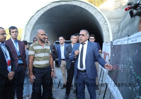 Иностранные дипломаты ознакомились со строительством тоннеля на автодороге Ахмедбейли-Физули-Шуша