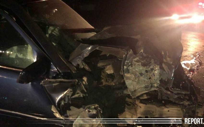 В Абшероне легковой автомобиль столкнулся с грузовиком, есть пострадавший