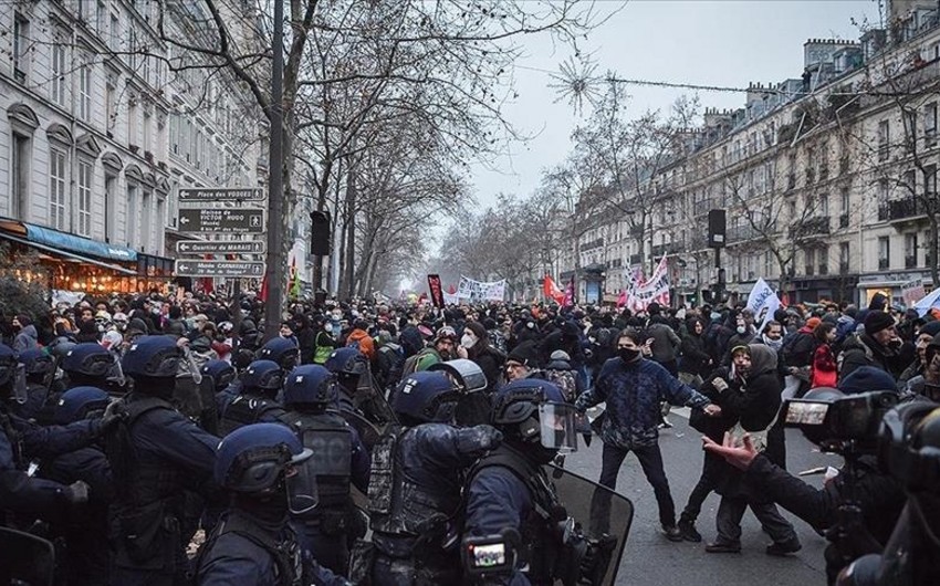 Trade union activists break into building of French Ministry of Transport