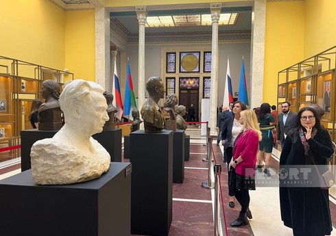 На ВДНХ открылась выставка "Станковая скульптура Азербайджана 1940-1950 годов"